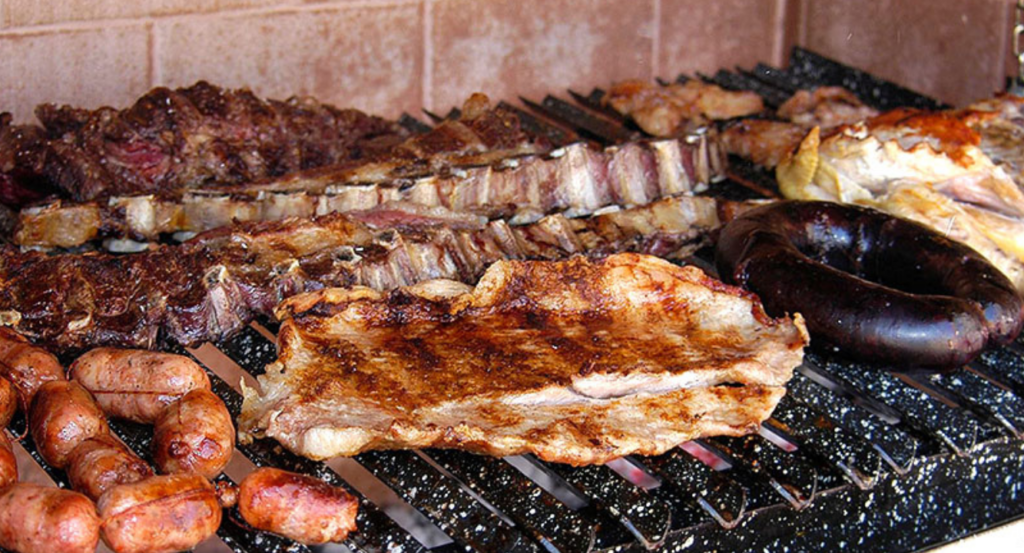 Un informe del IPCVA reveló que el 99 % de la población argentina es apasionada por el asado, carne, asado, fiestas, inflación