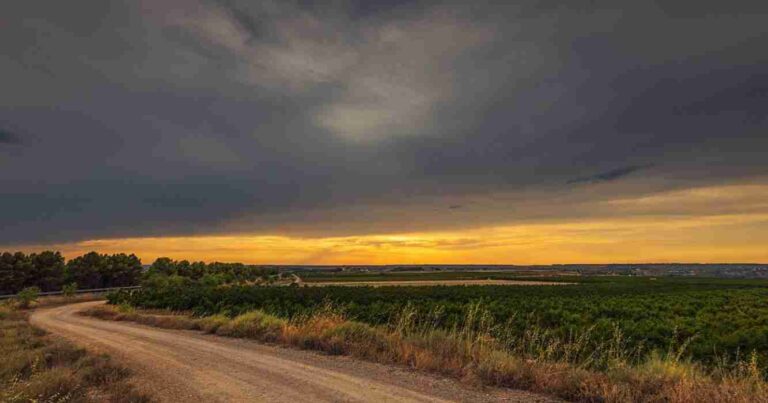 Santa fe, camino rural, terror, lluvias